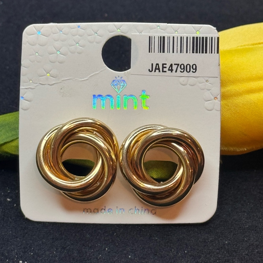 MINT Gold Tone Triple Entwined Ring Post Earrings 1 inch approx